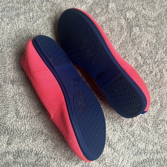 Girls a pink Rothy’s Size 1 - Picture 3 of 4